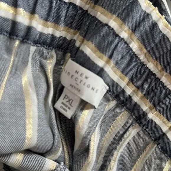 NEW DIRECTIONS NAVY/WHITE/GOLD‎ SPRING BloomsCapri Pants NWT Petite Large/ - Picture 5 of 5